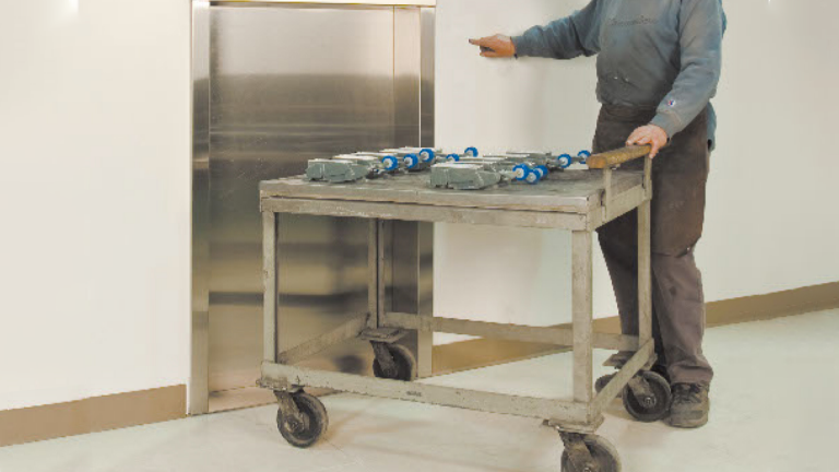 Wiitrac-Cargo-Lifts-Dumbwaiter-Debris-Ladder-Landing-Type